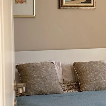 Artsy Italian Retreat With Stunning Views! Apartamento *